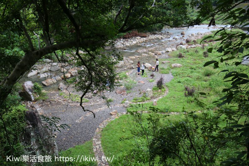 宜蘭景點｜礁溪玩野溪推薦猴洞坑瀑布 溪邊玩水景點