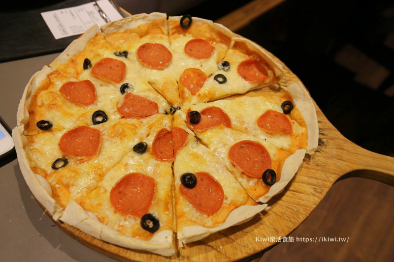 沙鹿義米蘭披薩炸雞吃到飽餐廳｜台中吃到飽推薦手作披薩、炸雞、飲品、湯品無限量供應，299元起吃到飽！