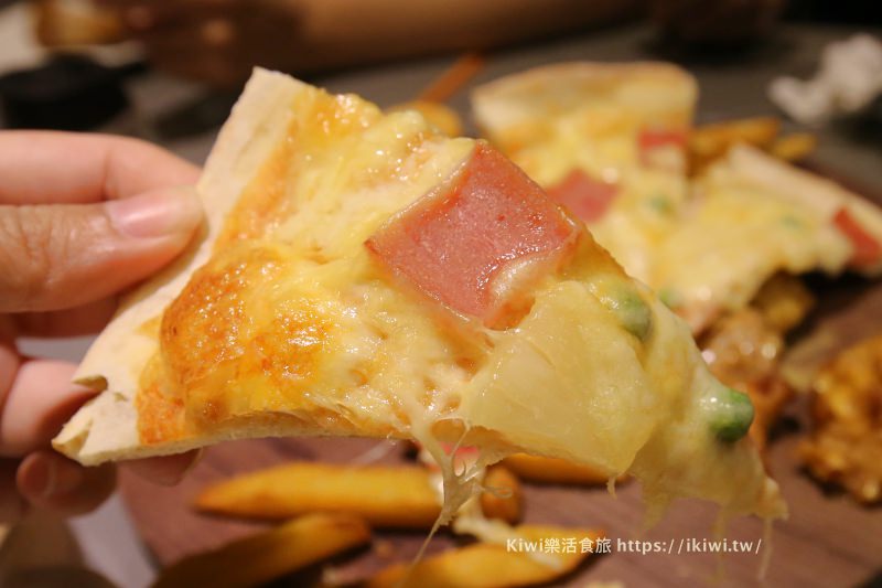 沙鹿義米蘭披薩炸雞吃到飽餐廳｜台中吃到飽推薦手作披薩、炸雞、飲品、湯品無限量供應，299元起吃到飽！