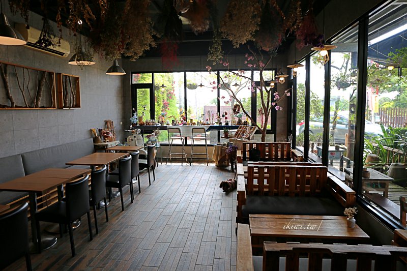 彰化田尾東道咖啡館｜彰化庭園咖啡館，乾燥花氛圍好療癒，友善寵物餐廳，田尾公路花園內一日遊