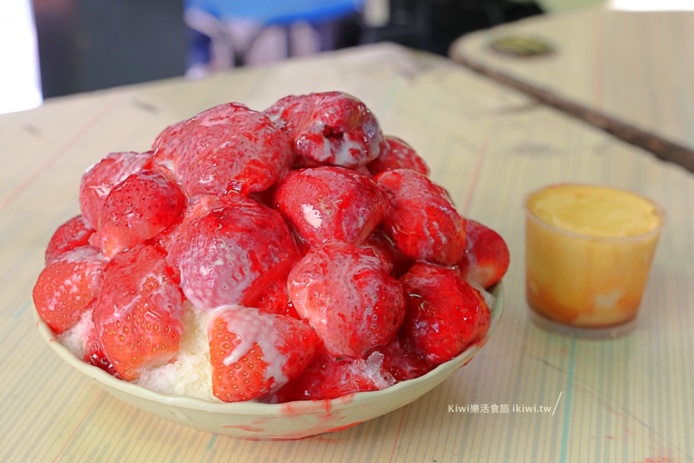 台南冰鄉草莓冰｜中西區超人氣排隊美食冰店，好吃的草莓冰＋古早味手作布丁超讚！