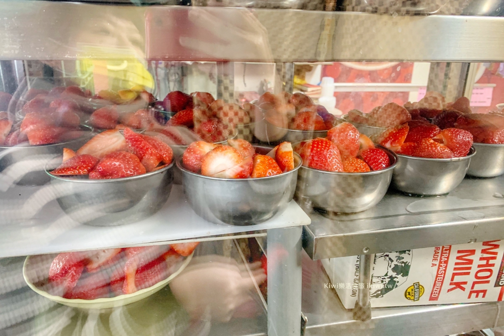 台南冰鄉草莓冰｜中西區超人氣排隊美食冰店，好吃的草莓冰＋古早味手作布丁超讚！