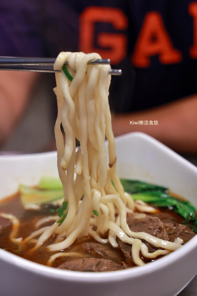 雲林西螺美食.西螺東城北方麵食館排隊美食店.號稱西螺鼎泰豐.必點爆汁小籠包.牛肉捲餅.牛肉煎包.牛肉麵.紅豆沙鍋餅.kiwi樂食旅部落客推薦雲林美食西螺美食小吃隱藏版鼎泰豐