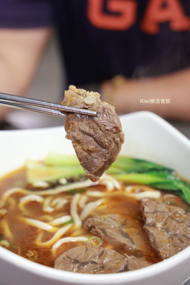 雲林西螺美食.西螺東城北方麵食館排隊美食店.號稱西螺鼎泰豐.必點爆汁小籠包.牛肉捲餅.牛肉煎包.牛肉麵.紅豆沙鍋餅.kiwi樂食旅部落客推薦雲林美食西螺美食小吃隱藏版鼎泰豐