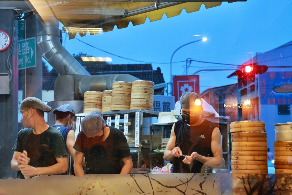 雲林西螺美食.西螺東城北方麵食館排隊美食店.號稱西螺鼎泰豐.必點爆汁小籠包.牛肉捲餅.牛肉煎包.牛肉麵.紅豆沙鍋餅.kiwi樂食旅部落客推薦雲林美食西螺美食小吃隱藏版鼎泰豐