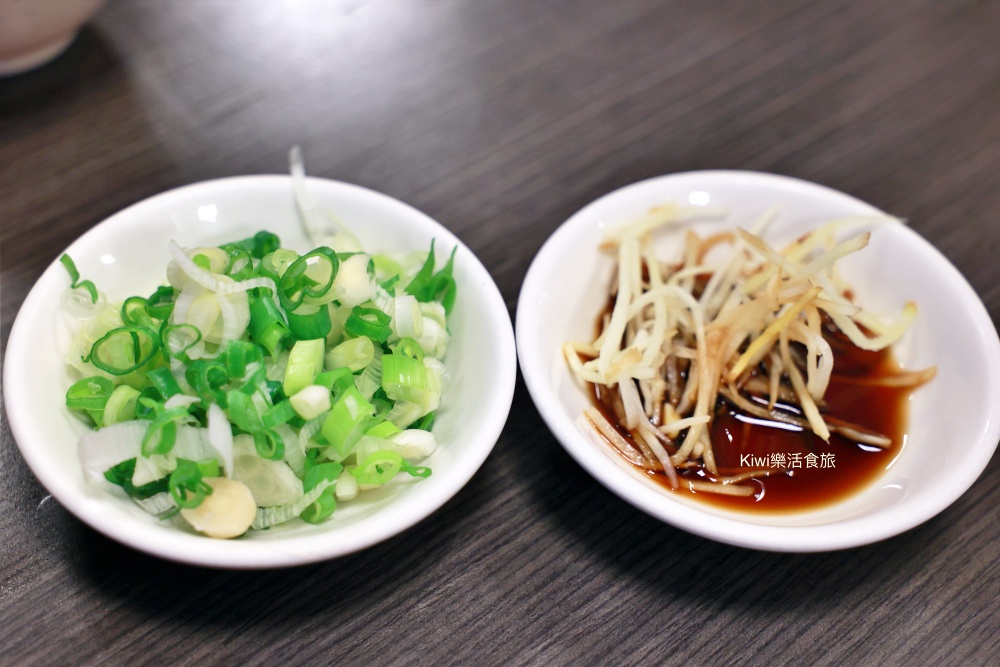 雲林西螺美食.西螺東城北方麵食館排隊美食店.號稱西螺鼎泰豐.必點爆汁小籠包.牛肉捲餅.牛肉煎包.牛肉麵.紅豆沙鍋餅.kiwi樂食旅部落客推薦雲林美食西螺美食小吃隱藏版鼎泰豐