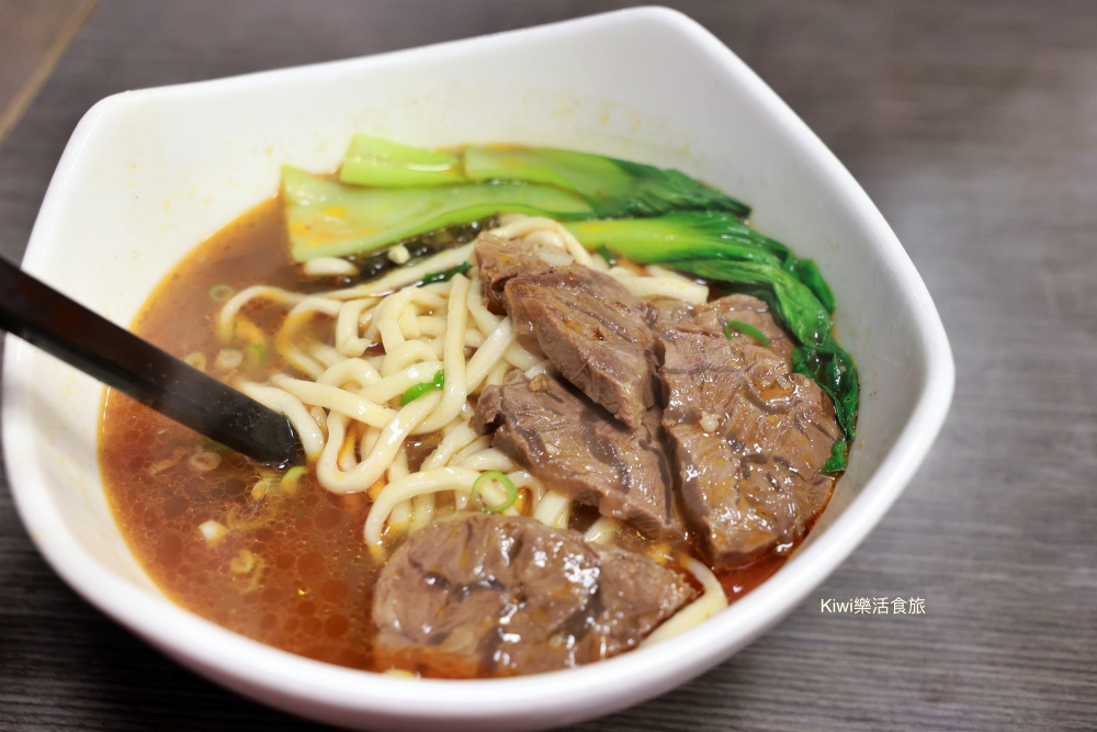 雲林西螺美食.西螺東城北方麵食館排隊美食店.號稱西螺鼎泰豐.必點爆汁小籠包.牛肉捲餅.牛肉煎包.牛肉麵.紅豆沙鍋餅.kiwi樂食旅部落客推薦雲林美食西螺美食小吃隱藏版鼎泰豐