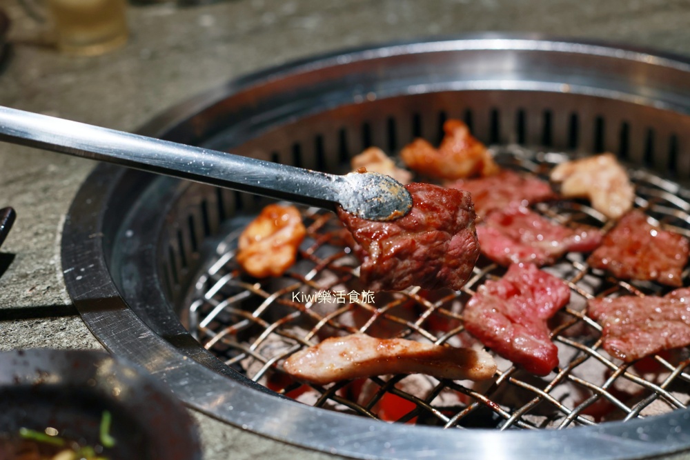 台中森森燒肉公益店︱台中燒肉推薦森森燒肉，燒肉吃起來！加碼燒肉狂吃一波～