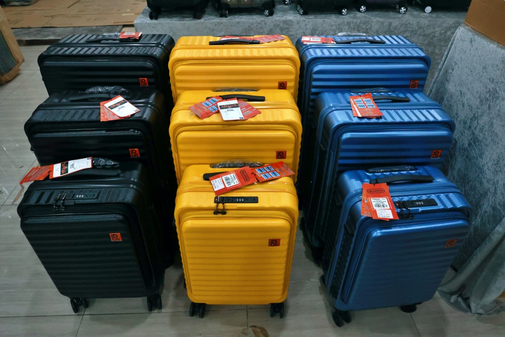 彰化行李箱特賣會︱專業行李箱工廠直營廠拍，款式眾多只要990元就有行李箱，國內旅遊/出國必備！