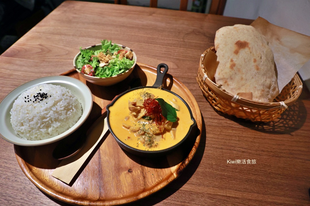 嘉義美食推薦穀谷2.0嘉義日式老屋餐廳.穀谷2.0咖哩烤餅套餐必點.手做披薩.日式庭園花園秘境網美必訪.kiwi樂活食旅部落客推薦嘉義在地隱藏版老宅餐廳