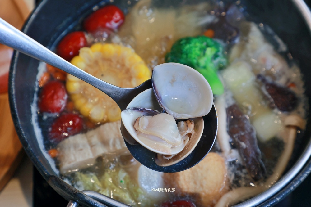 台中火鍋推薦饗點鍋精緻鍋物台中文心店｜火鍋吃到飽餐廳，雙龍霸王霸王海陸拼盤霸氣又好吃！