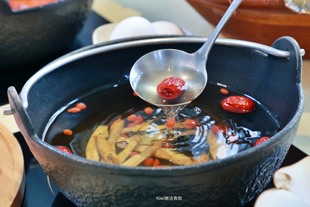 台中火鍋推薦饗點鍋精緻鍋物台中文心店｜火鍋吃到飽餐廳，雙龍霸王霸王海陸拼盤霸氣又好吃！