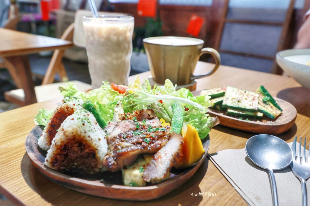 里美食吾庶uSu cafe.埔里早午餐推薦烤飯糰套餐.舒肥雞胸肉味噌義大利麵.下午茶甜點.kiwi樂活食旅部落客推薦埔里美食早午餐