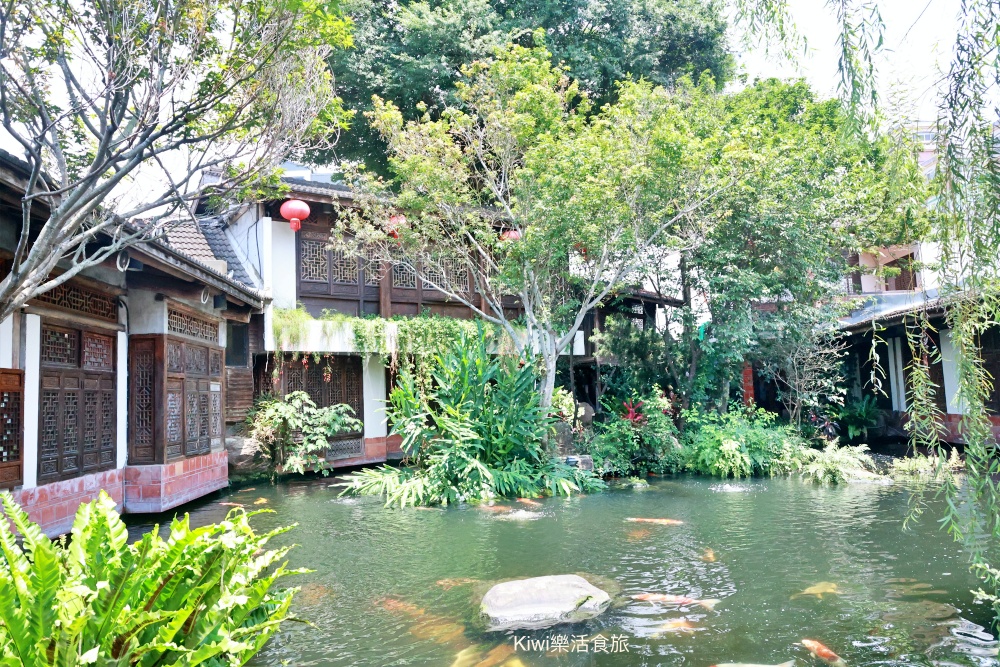 嘉義竹居茶樓.嘉義市東區神秘茶藝館.古色古香建築.山水庭園餵鯉魚.品嚐港式料理很愜意.kiwi樂活食旅部落客推薦嘉義在地隱藏版茶藝館美食