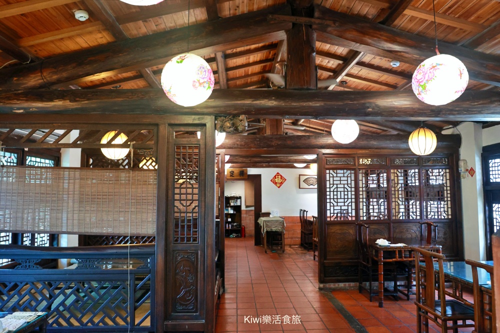 嘉義竹居茶樓.嘉義市東區神秘茶藝館.古色古香建築.山水庭園餵鯉魚.品嚐港式料理很愜意.kiwi樂活食旅部落客推薦嘉義在地隱藏版茶藝館美食