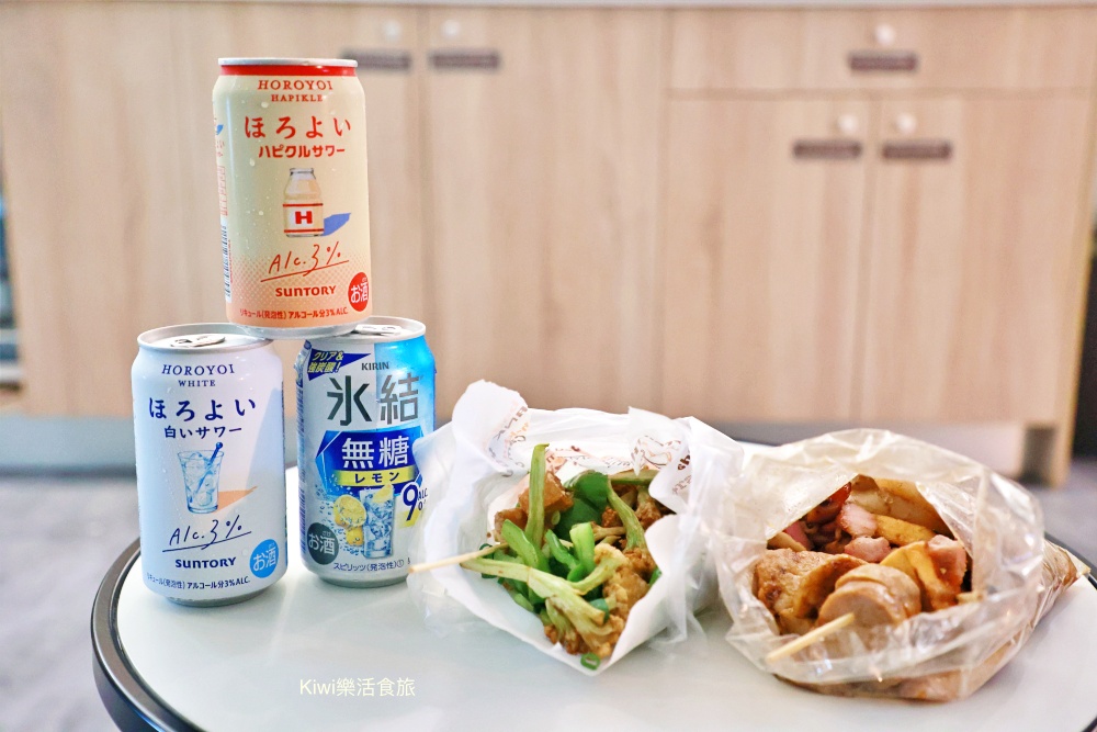 台南住宿推薦府城窩旅｜網美燈光帳篷超好拍～公共區域零食飲料準備齊全，房間有泡麵零食不怕餓！近台南火車站平價住宿推薦