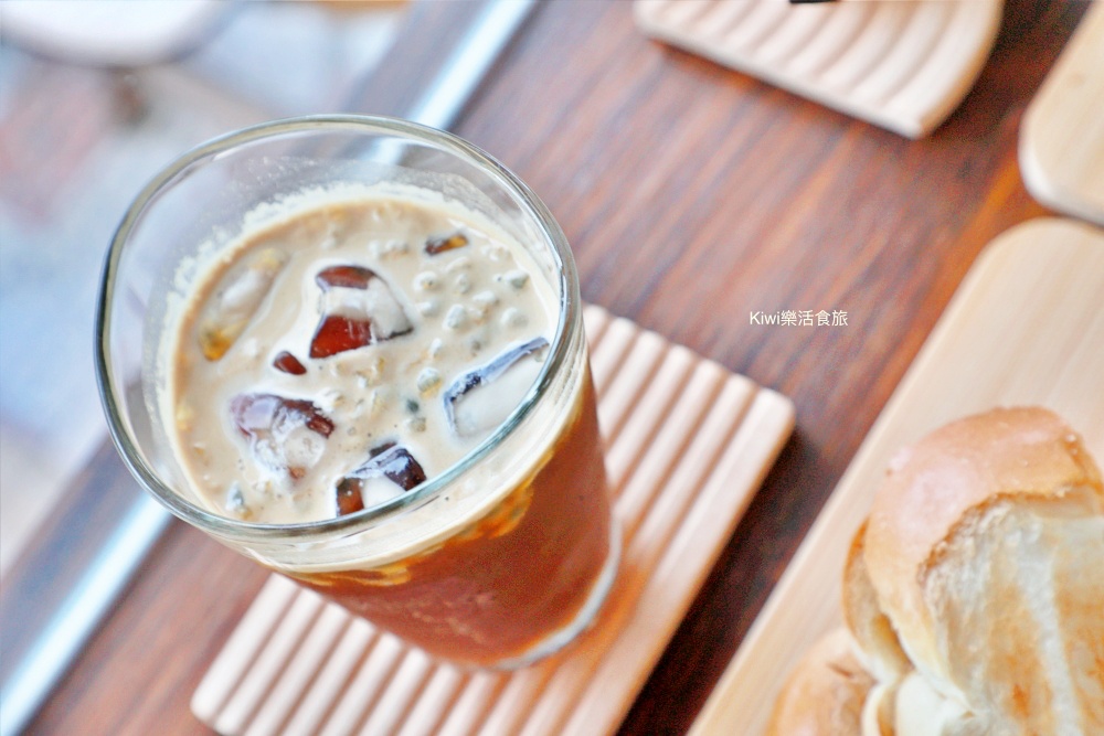 台中南屯美食推薦Bula coffee冷奶油咖椰吐司.台南超人氣吐司.雞肉串.老靈魂拿鐵.南屯豐樂公園旁美食.需預約.kiwi樂活食旅部落客推薦台中美食小吃