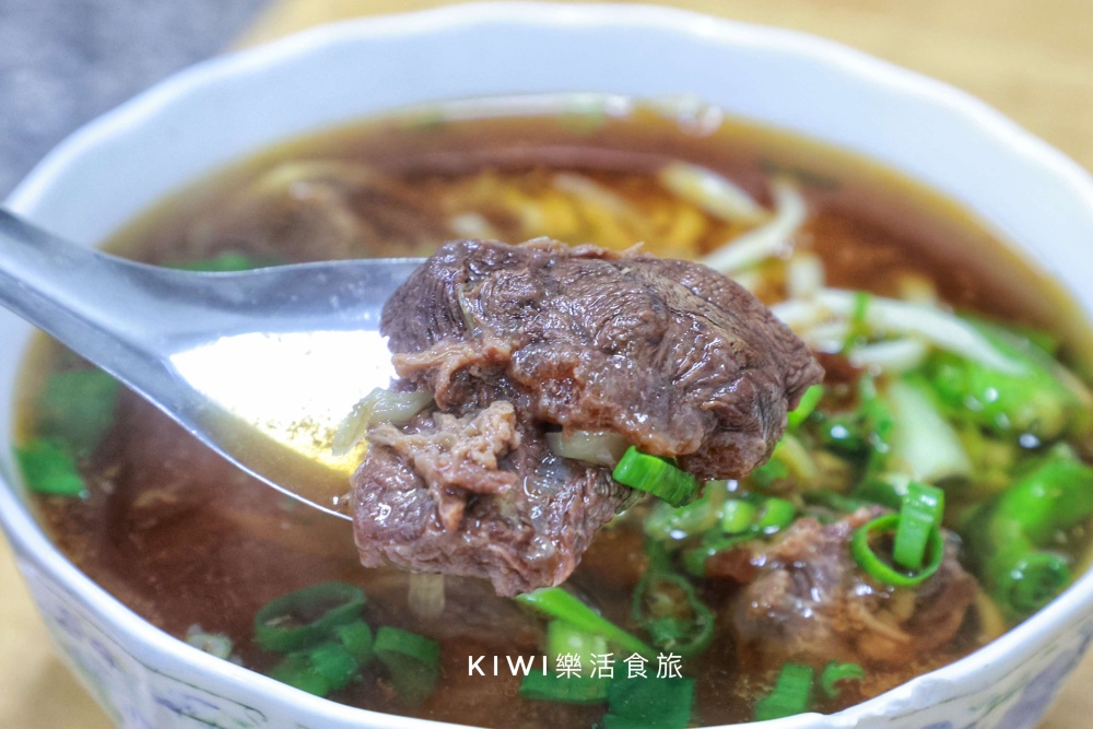 埔里亞標小吃部.南投埔里小吃老饕推薦CP值很高的水餃.牛肉麵.各樣小菜.kiwi樂活食旅部落客推薦埔里在地美食