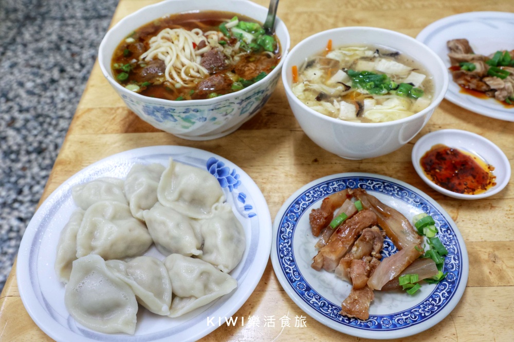 埔里亞標小吃部.南投埔里小吃老饕推薦CP值很高的水餃.牛肉麵.各樣小菜.kiwi樂活食旅部落客推薦埔里在地美食