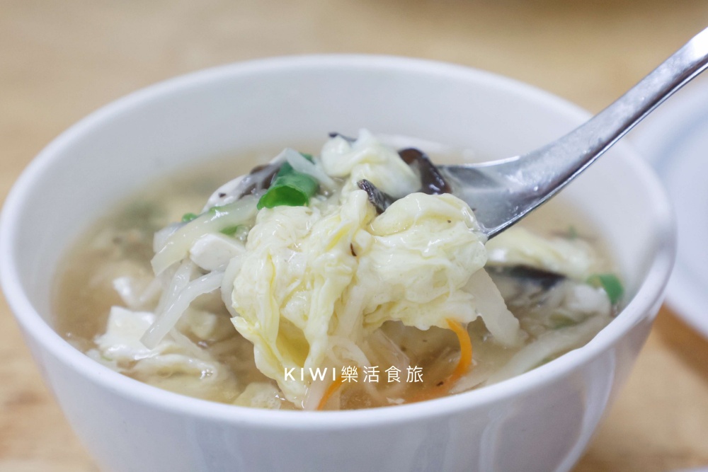 埔里亞標小吃部.南投埔里小吃老饕推薦CP值很高的水餃.牛肉麵.各樣小菜.kiwi樂活食旅部落客推薦埔里在地美食