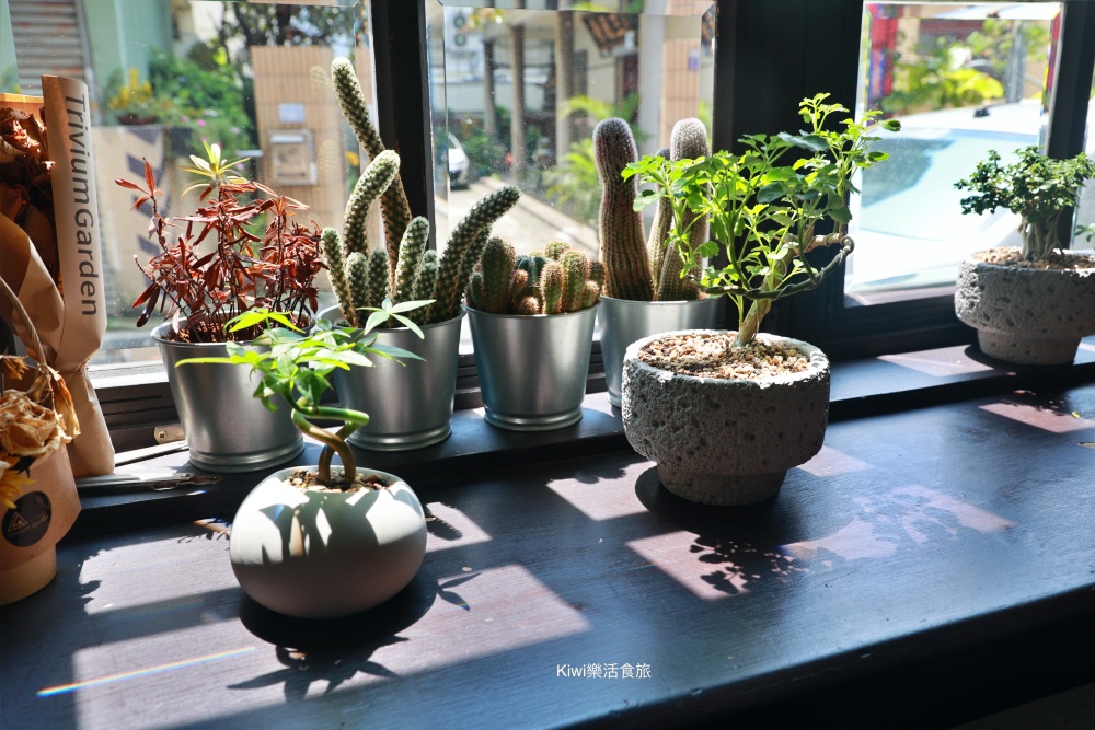 台中樂室LeRoom.台中西區勤美商圈裡質感手沖茶品.厚焙鍋煎鬆餅.kiwi樂活食旅部落客推薦台中西區茶品下午茶甜點