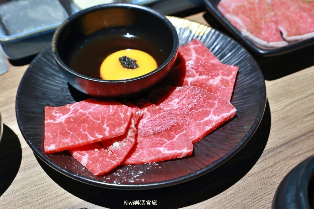 台中美食札卡燒肉逢甲店.台中燒肉平價CP值很高的燒肉店.近逢甲商圈美食.台中燒肉個人套餐.kiwi樂活食旅部落客推薦台中燒肉逢甲夜市旁