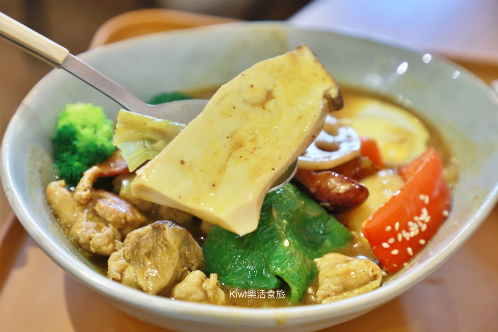 彰化仁之初北海道湯咖喱專賣.彰化市美食推薦湯咖哩健康蔬菜又多爽口.永樂街美食商圈.彰化市美食.彰化湯咖哩.kiwi樂活食旅部落客推薦彰化美食