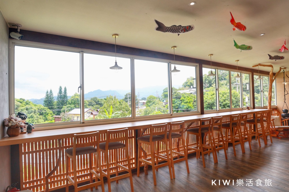 苗栗三灣山上村Hill cafe.苗栗超難訂位的網美餐廳.隱藏山林間景觀餐廳.三灣景觀餐廳.頭份交流道周邊美食.日式庭園.榻榻米環境.kiwi樂活食旅部落客推薦苗栗三灣景觀餐廳