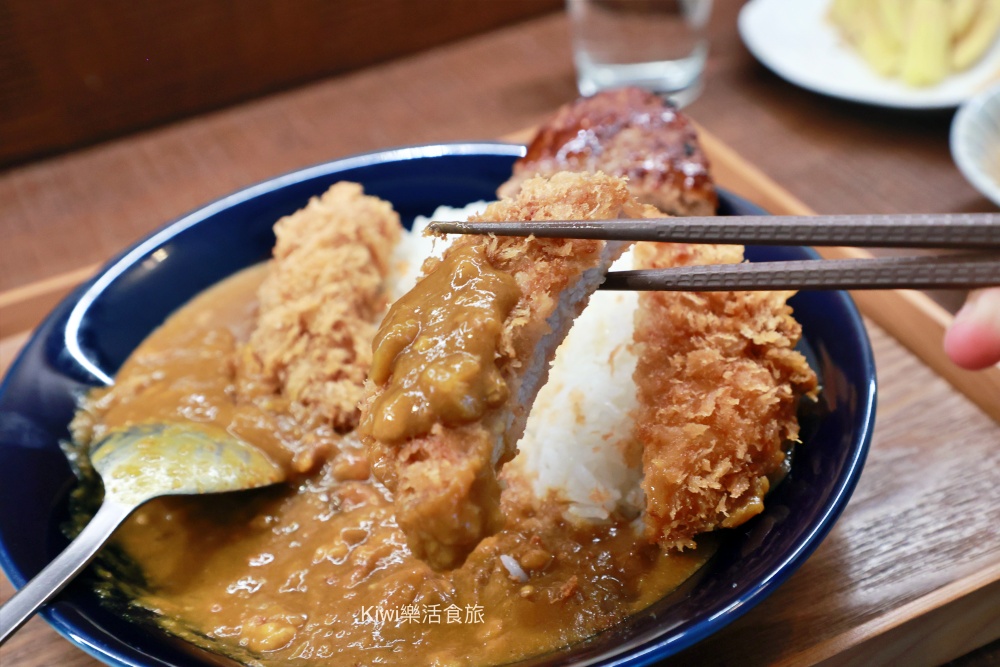 南投不靠海.南投埔里日式菲力豬排咖哩定食.牛肉漢堡排炸蛋定食.巷弄美食料理需現場候位.kiwi樂活食旅部落客推薦南投埔里美食