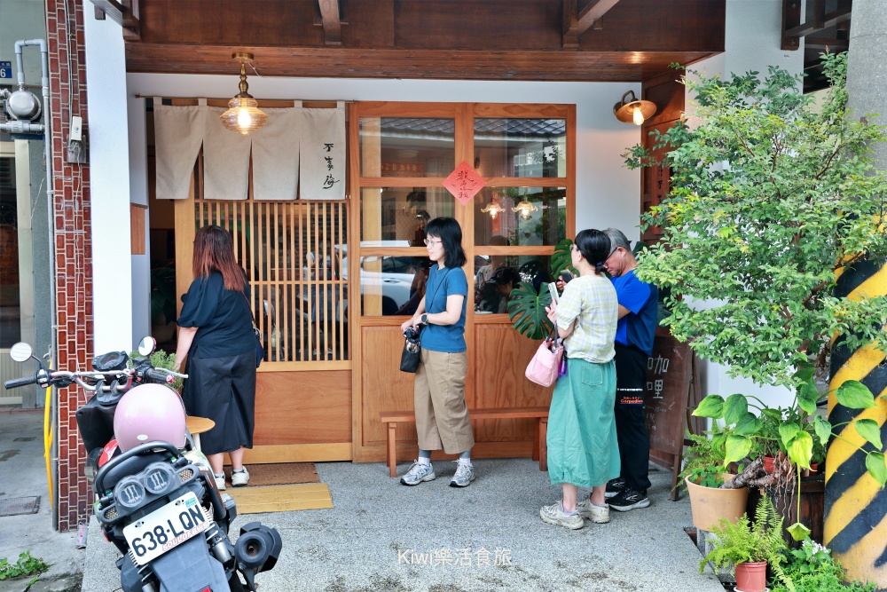 南投不靠海.南投埔里日式菲力豬排咖哩定食.牛肉漢堡排炸蛋定食.巷弄美食料理需現場候位.kiwi樂活食旅部落客推薦南投埔里美食