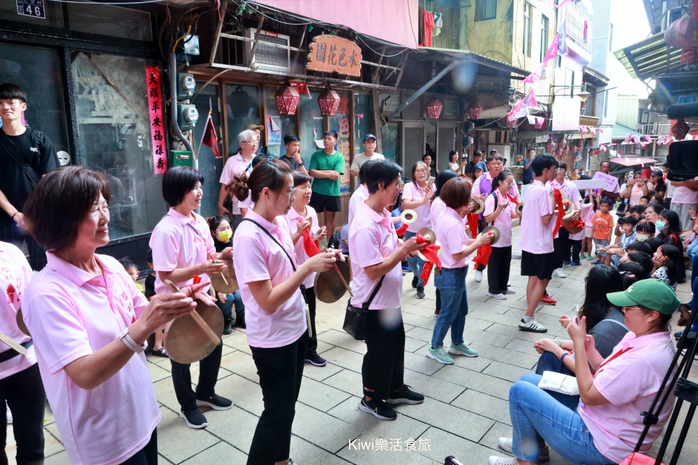 馬祖鐵板燒塔節.馬祖南竿秋慶景點推薦活動手寫除穢卡.扭白丸體驗.鐵板燒塔儀式.火舞秀.海洋音樂派對.kiwi樂活食旅部落客推薦馬祖秋慶在地文化民俗活動