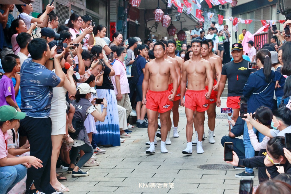 馬祖鐵板燒塔節.馬祖南竿秋慶景點推薦活動手寫除穢卡.扭白丸體驗.鐵板燒塔儀式.火舞秀.海洋音樂派對.kiwi樂活食旅部落客推薦馬祖秋慶在地文化民俗活動