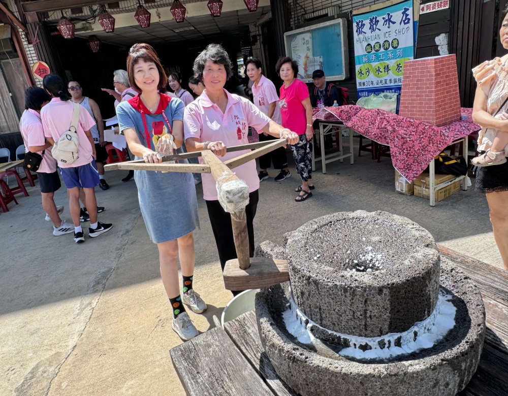 馬祖鐵板燒塔節.馬祖南竿秋慶景點推薦活動手寫除穢卡.扭白丸體驗.鐵板燒塔儀式.火舞秀.海洋音樂派對.kiwi樂活食旅部落客推薦馬祖秋慶在地文化民俗活動