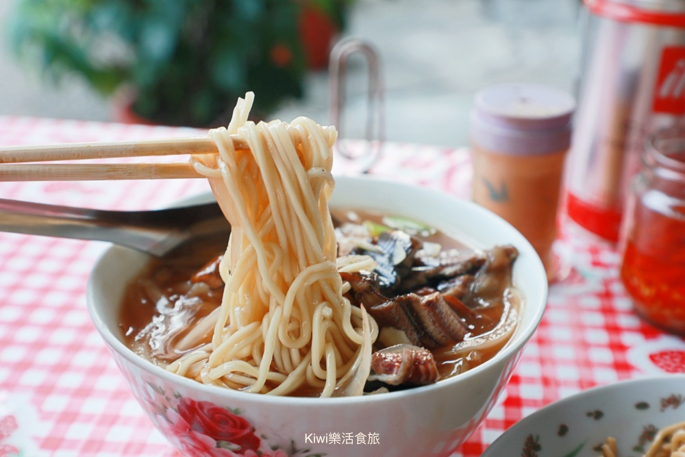 雲林北港鱔魚麵.北港美食小吃推薦光明鱔魚麵.隱藏北港朝天宮周邊巷弄美食.北港美食.北港生炒鱔魚.kiwi樂活食旅推薦雲林北港小吃