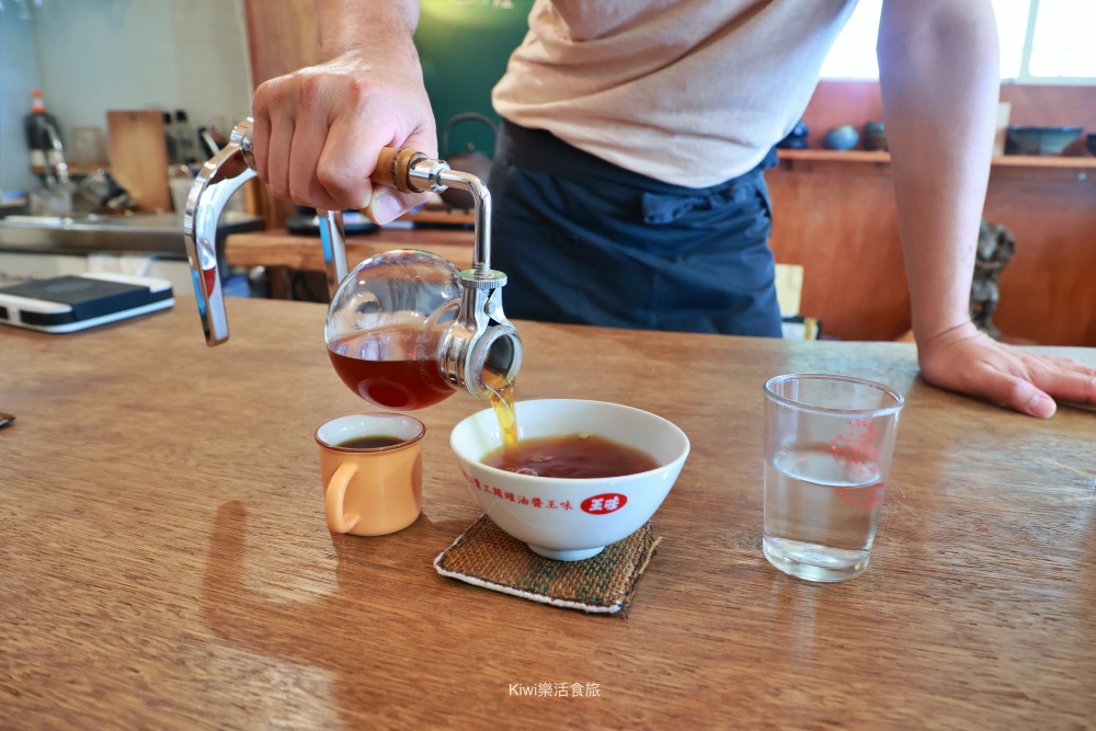 台中美食Douzi美術站咖啡館.台中西區碗公裝咖啡尬私房老菜脯絕妙組合.台中單品咖啡.烘豆.kiwi樂活食旅部落客推薦台中老宅咖啡館