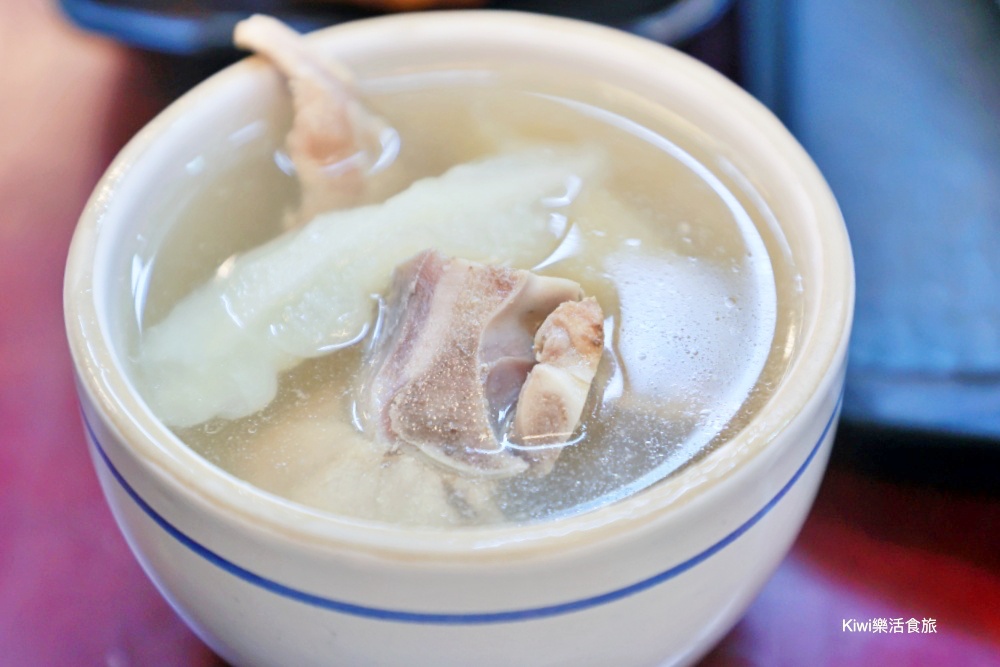 台中北區財神爺魯肉飯(漢口店).生日想吃豬腳來這.爌肉飯.燒肉飯都很讚.kiwi樂活食旅部落客推薦台中北區美食財神爺礦肉飯滷肉飯