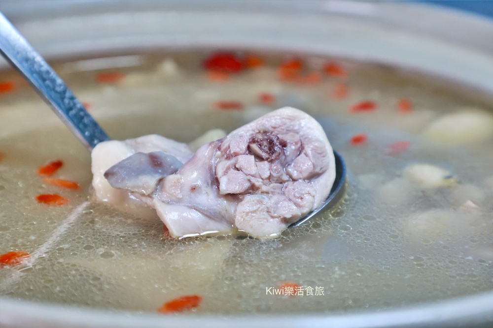 台中廣式養生功夫雞.台中美食椰子雞超厲害.隱藏田野間超人氣餐廳.大推原味椰子雞.招牌廣東白切雞.台中火鍋推薦.台中餐廳推薦.台中聚會尾牙推薦.台中家庭聚餐推薦.台中南屯餐廳.南屯餐廳.kiwi樂活食旅部落客推薦台中美食餐廳