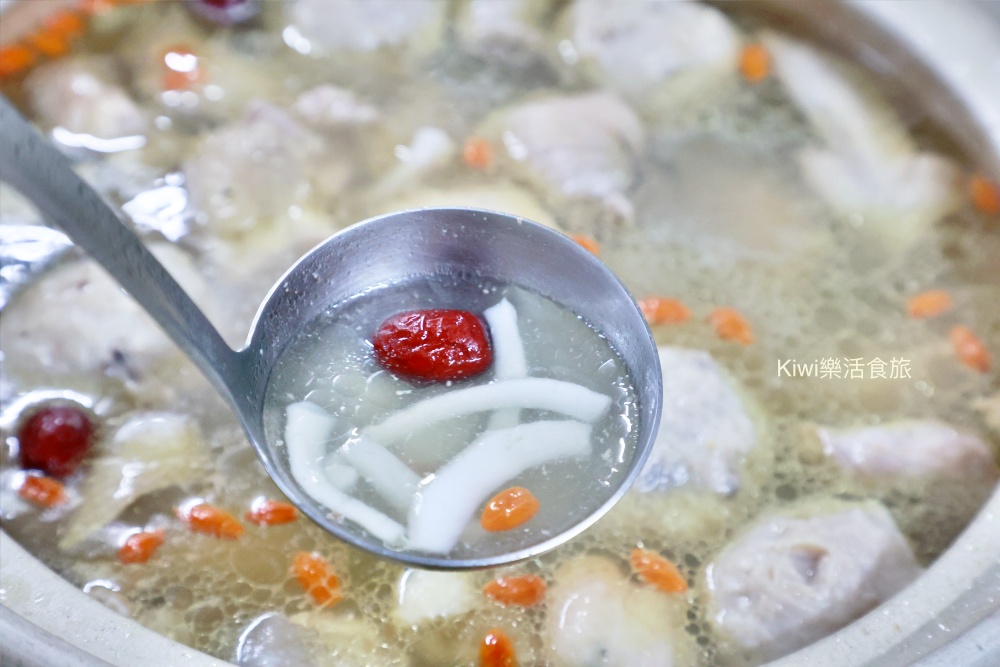 台中廣式養生功夫雞.台中美食椰子雞超厲害.隱藏田野間超人氣餐廳.大推原味椰子雞.招牌廣東白切雞.台中火鍋推薦.台中餐廳推薦.台中聚會尾牙推薦.台中家庭聚餐推薦.台中南屯餐廳.南屯餐廳.kiwi樂活食旅部落客推薦台中美食餐廳