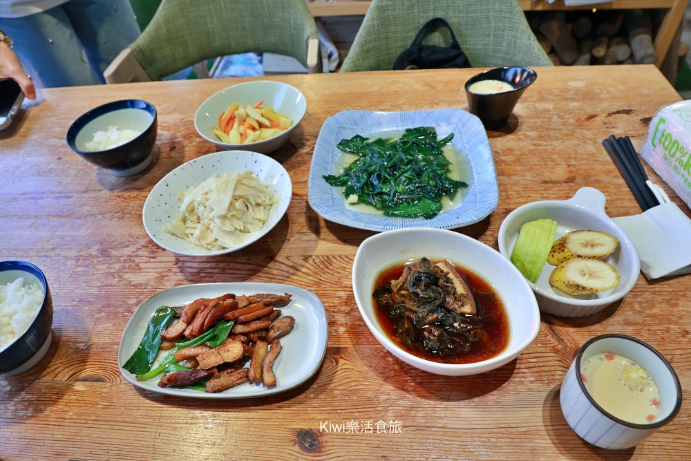 苗栗住宿推薦上山回家旅宿|苗栗大湖住宿、一泊二食當季自栽無毒蔬菜、採草莓、螢火蟲,馬那邦山周邊住宿 kiwi樂活食旅推薦苗栗住宿推薦上山回家旅宿.苗栗大湖住宿.一泊二食當季自栽無毒蔬菜.採草莓.雲海日出夕陽螢火蟲.馬那邦山周邊住宿