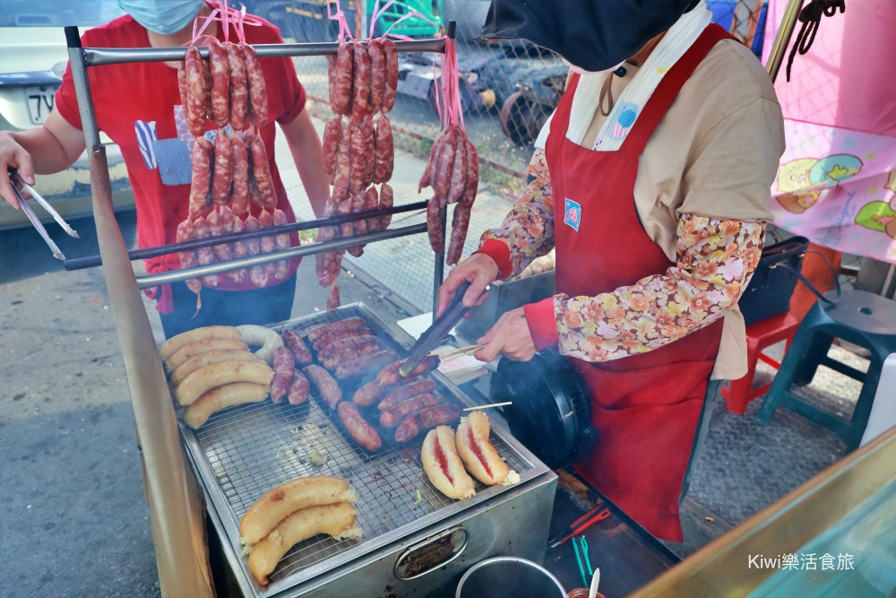 彰化市美食阿姊香腸攤.大腸包小腸.彰化市隱藏版美食小吃.kiwi樂活食旅部落客推薦彰化在地小吃