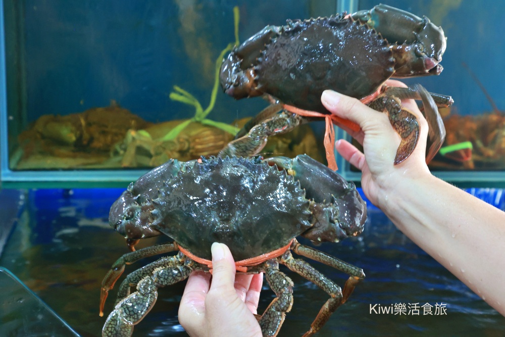 台中美食推薦大祥海鮮燒鵝餐廳，2025年菜外帶推薦台中必吃活海鮮餐廳有蒜香蒸大沙公.粽香栗子排骨.老酒海大蝦.清蒸龍虎斑.海鮮卷拼米糕.日式胡麻九孔鮑.何首烏燉全雞.kiwi樂活食旅推薦台中年菜外帶超值美食