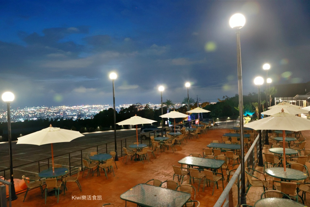 台中望景咖啡.台中沙鹿夜景景觀餐廳，看海沙鹿線夜景超迷人.近台中都會公園.台中東海商圈.kiwi樂活食旅部落客推薦台中沙鹿景觀餐廳