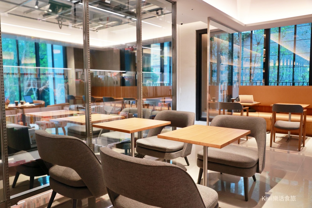 台中蔦屋書店台中老佛爺店|SHARE LOUNGE共享空間最低180元起~結合閱讀x藝術x社交 kiwi樂活食旅部落客推薦台中北區最美的書店景點推薦蔦屋書店TSUTAYA BOOKSTORE台中老佛爺店.獨家SHARE LOUNGE共享空間.日本精品咖啡品牌ONIBUS COFFEE.草悟道周邊美食景點.台中科博館美食景點.台中景點.台中市內景點