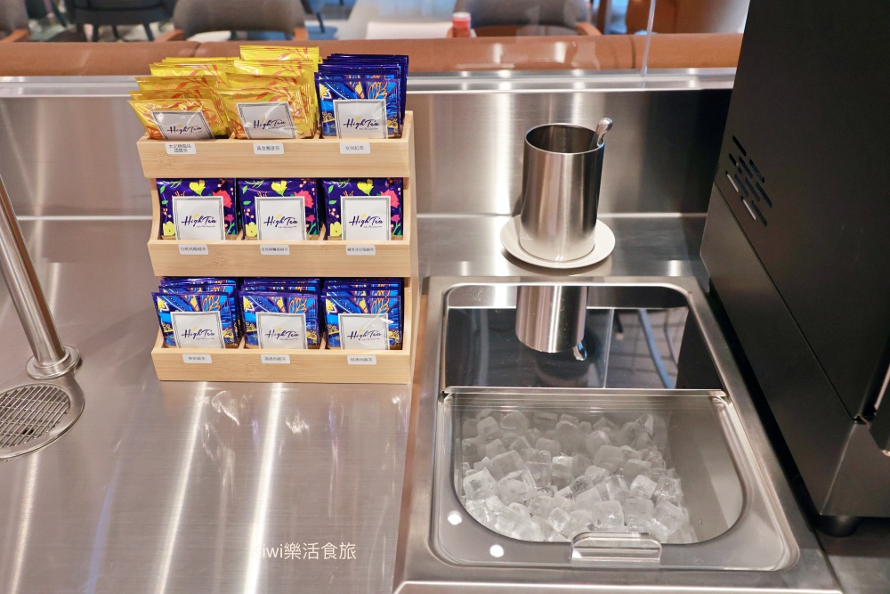 台中蔦屋書店台中老佛爺店|SHARE LOUNGE共享空間最低180元起~結合閱讀x藝術x社交 kiwi樂活食旅部落客推薦台中北區最美的書店景點推薦蔦屋書店TSUTAYA BOOKSTORE台中老佛爺店.獨家SHARE LOUNGE共享空間.日本精品咖啡品牌ONIBUS COFFEE.草悟道周邊美食景點.台中科博館美食景點.台中景點.台中市內景點