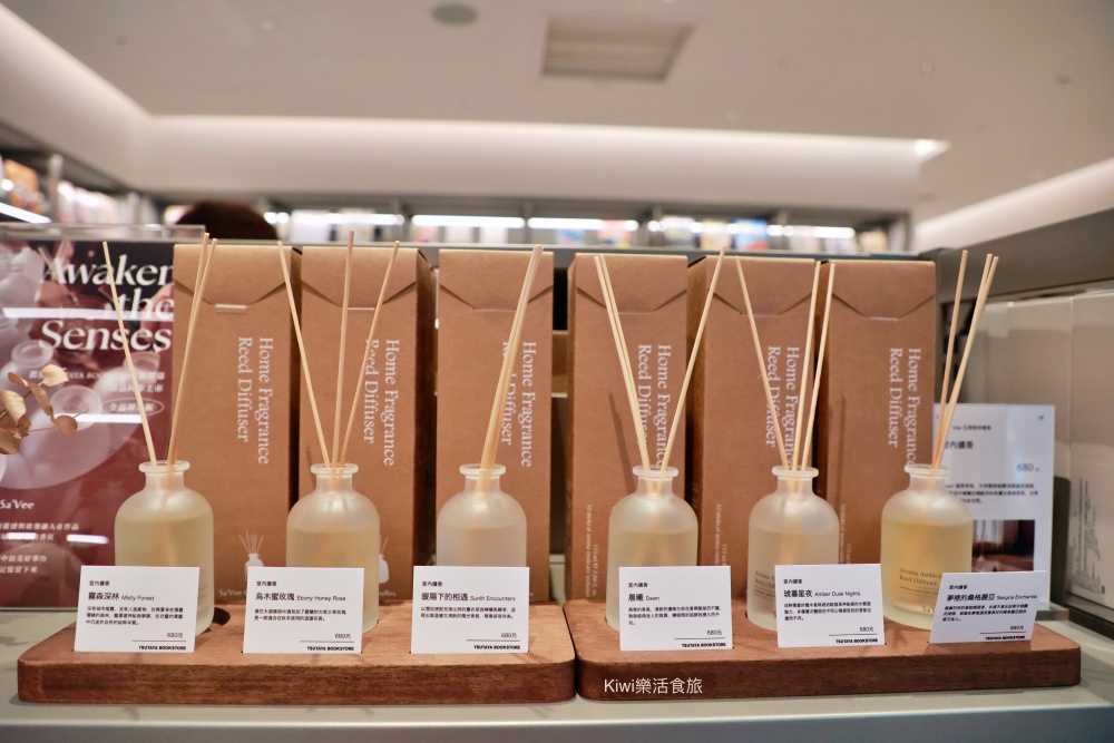 台中蔦屋書店台中老佛爺店|SHARE LOUNGE共享空間最低180元起~結合閱讀x藝術x社交 kiwi樂活食旅部落客推薦台中北區最美的書店景點推薦蔦屋書店TSUTAYA BOOKSTORE台中老佛爺店.獨家SHARE LOUNGE共享空間.日本精品咖啡品牌ONIBUS COFFEE.草悟道周邊美食景點.台中科博館美食景點.台中景點.台中市內景點