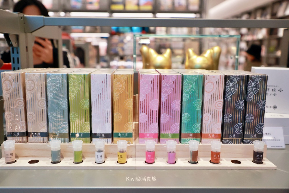 台中蔦屋書店台中老佛爺店|SHARE LOUNGE共享空間最低180元起~結合閱讀x藝術x社交 kiwi樂活食旅部落客推薦台中北區最美的書店景點推薦蔦屋書店TSUTAYA BOOKSTORE台中老佛爺店.獨家SHARE LOUNGE共享空間.日本精品咖啡品牌ONIBUS COFFEE.草悟道周邊美食景點.台中科博館美食景點.台中景點.台中市內景點