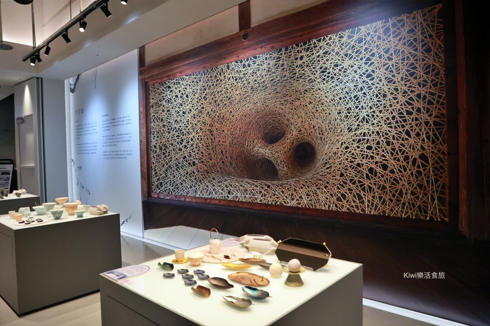 台中蔦屋書店台中老佛爺店|SHARE LOUNGE共享空間最低180元起~結合閱讀x藝術x社交 kiwi樂活食旅部落客推薦台中北區最美的書店景點推薦蔦屋書店TSUTAYA BOOKSTORE台中老佛爺店.獨家SHARE LOUNGE共享空間.日本精品咖啡品牌ONIBUS COFFEE.草悟道周邊美食景點.台中科博館美食景點.台中景點.台中市內景點