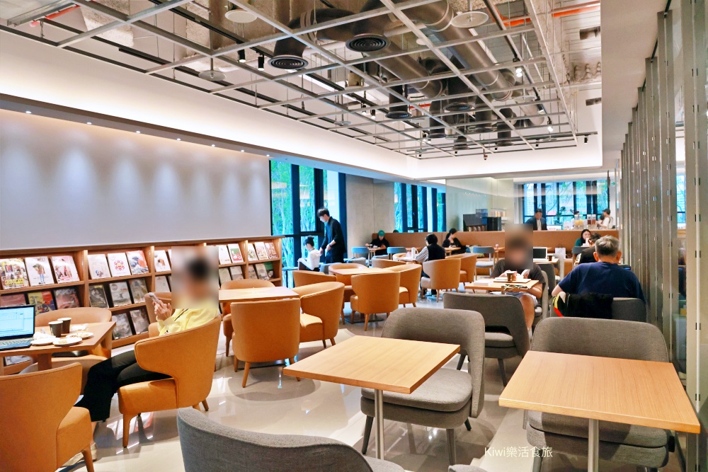台中蔦屋書店台中老佛爺店|SHARE LOUNGE共享空間最低180元起~結合閱讀x藝術x社交 kiwi樂活食旅部落客推薦台中北區最美的書店景點推薦蔦屋書店TSUTAYA BOOKSTORE台中老佛爺店.獨家SHARE LOUNGE共享空間.日本精品咖啡品牌ONIBUS COFFEE.草悟道周邊美食景點.台中科博館美食景點.台中景點.台中市內景點