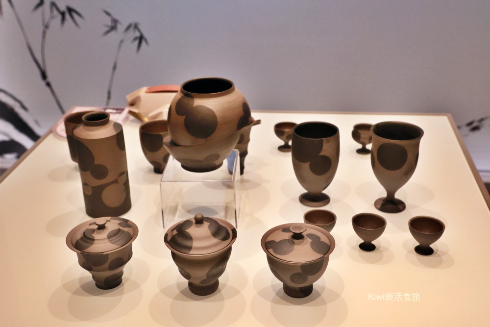 台中蔦屋書店台中老佛爺店|SHARE LOUNGE共享空間最低180元起~結合閱讀x藝術x社交 kiwi樂活食旅部落客推薦台中北區最美的書店景點推薦蔦屋書店TSUTAYA BOOKSTORE台中老佛爺店.獨家SHARE LOUNGE共享空間.日本精品咖啡品牌ONIBUS COFFEE.草悟道周邊美食景點.台中科博館美食景點.台中景點.台中市內景點