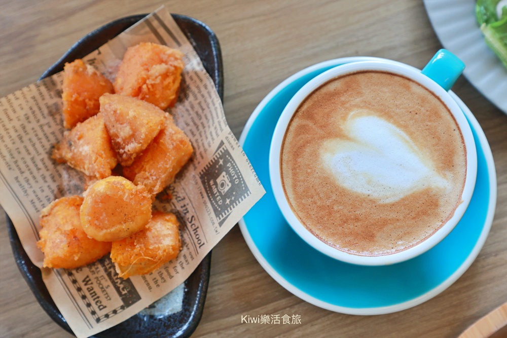 台中美食阿飛早午餐Brunch.台中手作料理推薦節瓜嫩煎雞腿輕沙拉.香料熟成咖哩.近台中火車站周邊美食.新時代廣場.台中東區美食.台中早午餐.台中美食.kiwi樂活食旅部落客推薦台中美食阿飛早午餐Brunch